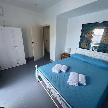 בית נופש La Casa Sulle Rocce House On The Rocks אסוס