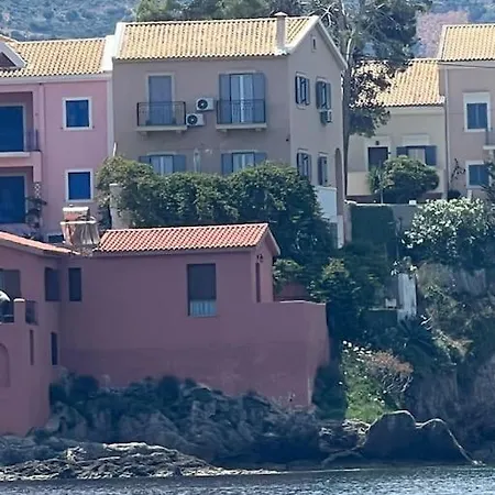 בית נופש La Casa Sulle Rocce House On The Rocks אסוס