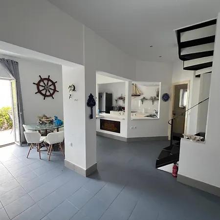 La Casa Sulle Rocce House On The Rocks * אסוס