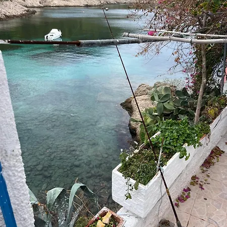 La Casa Sulle Rocce House On The Rocks בית נופש אסוס